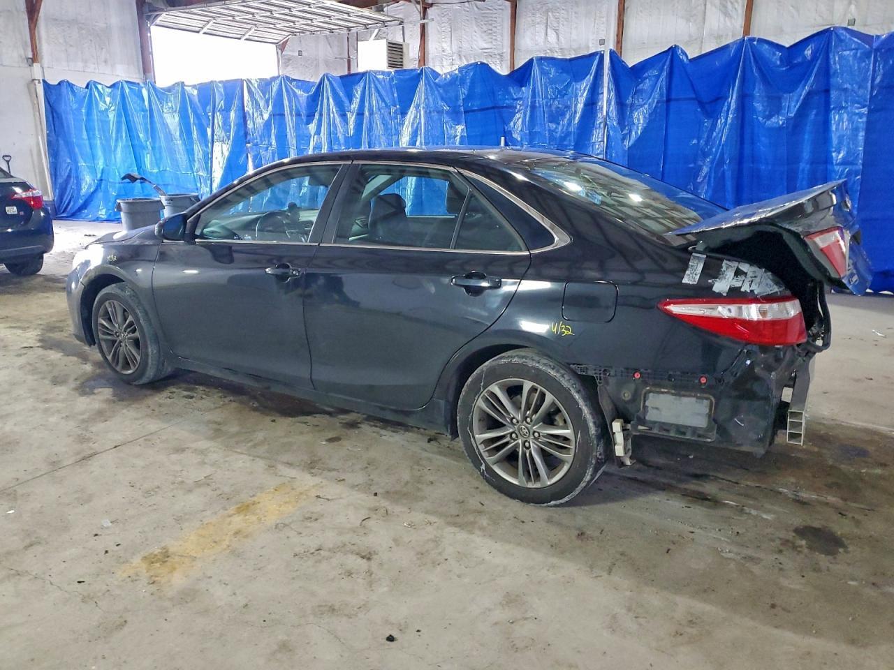 2016 Toyota Camry Le - Фото 2