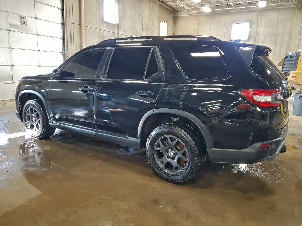 2025 Honda Pilot Trailsport - Image 2