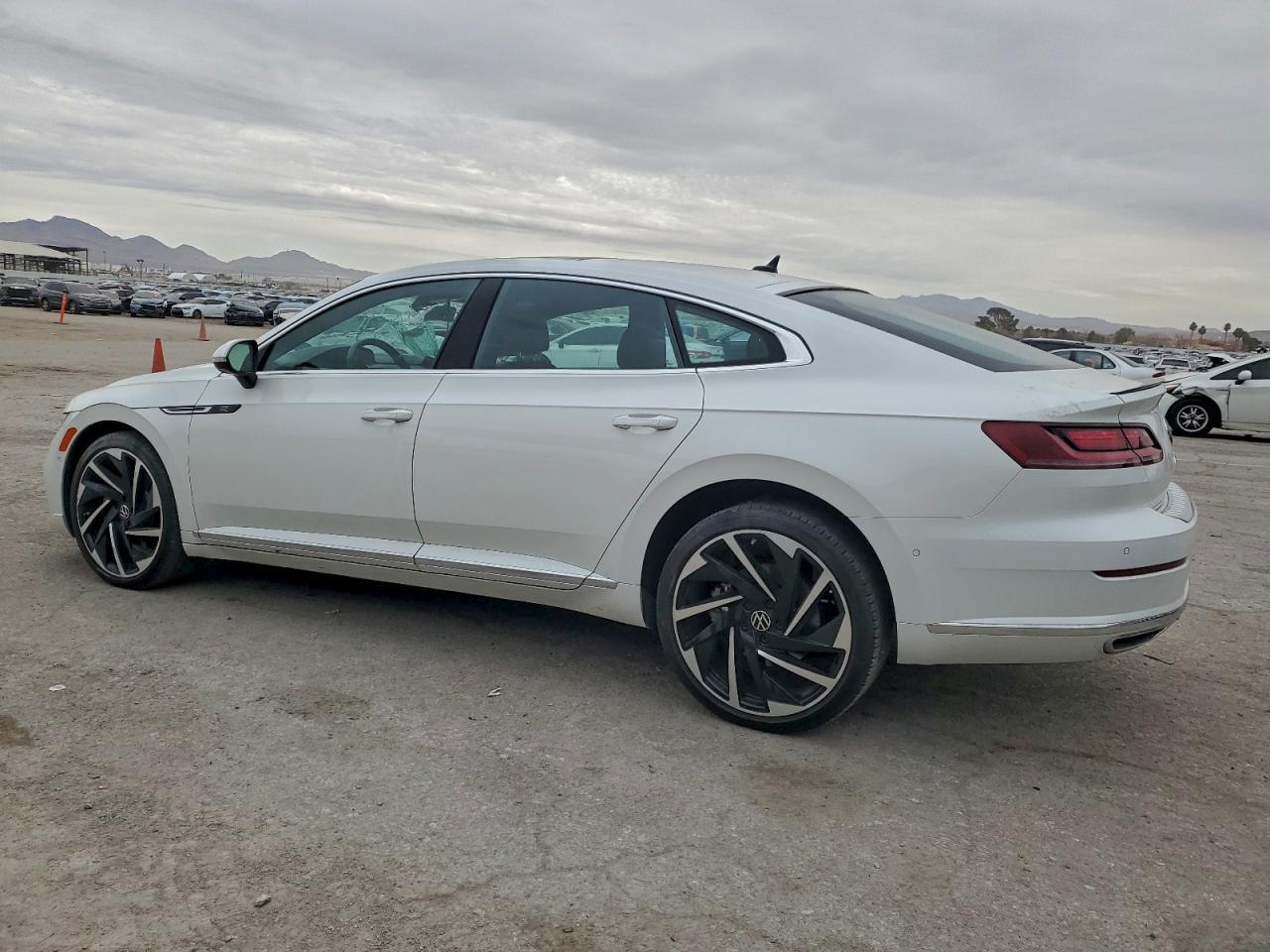 2023 Volkswagen Arteon Sel Premium R-Line - Image 2