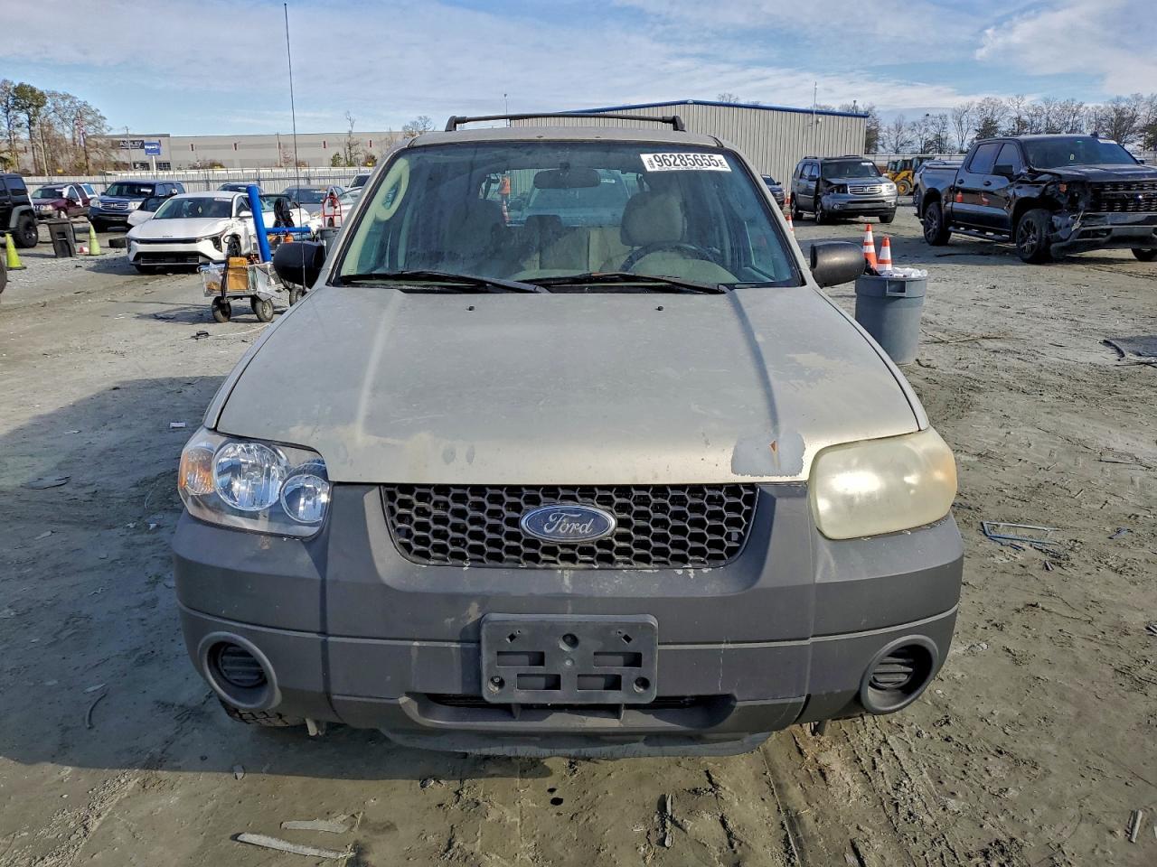 2005 Ford Escape Xls - Image 5