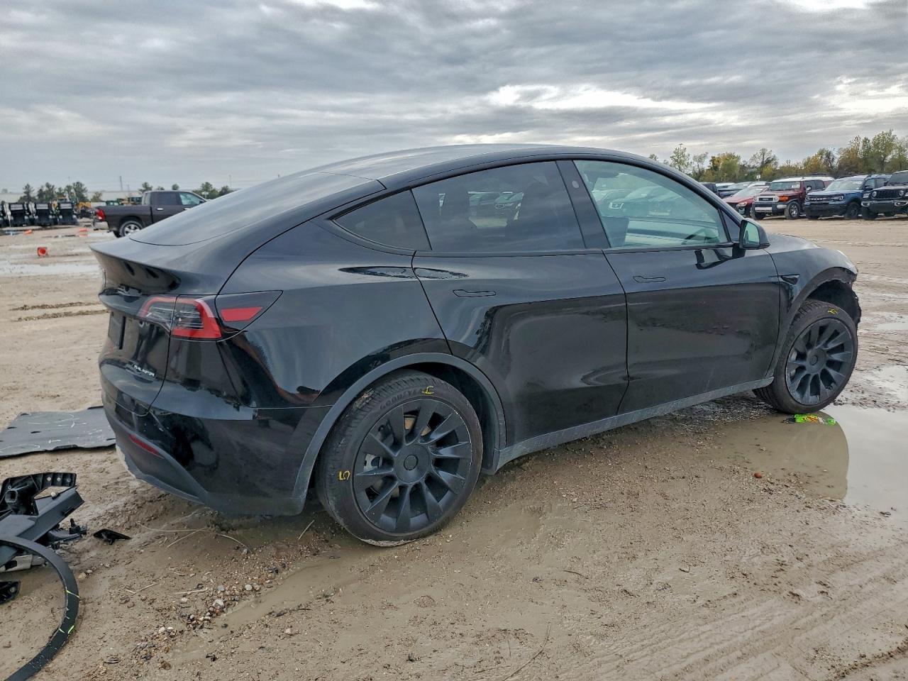 2023 Tesla Model Y - Image 3