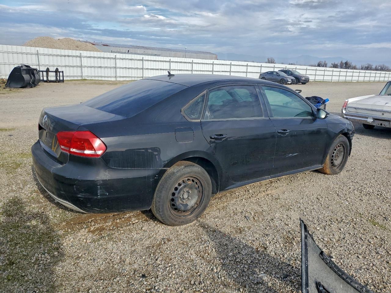 2012 Volkswagen Passat S - Фото 3