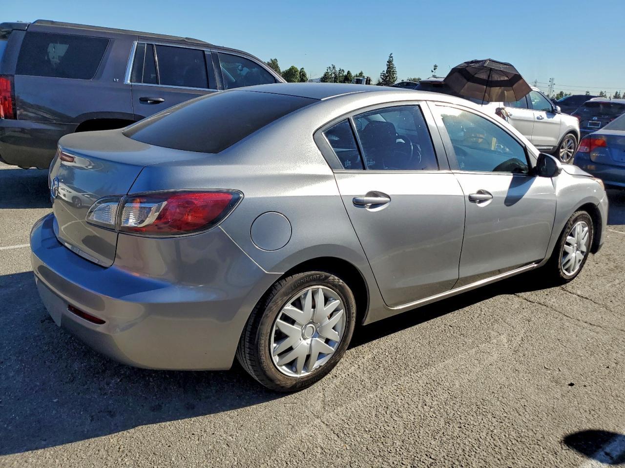 2012 Mazda 3 I - Image 3