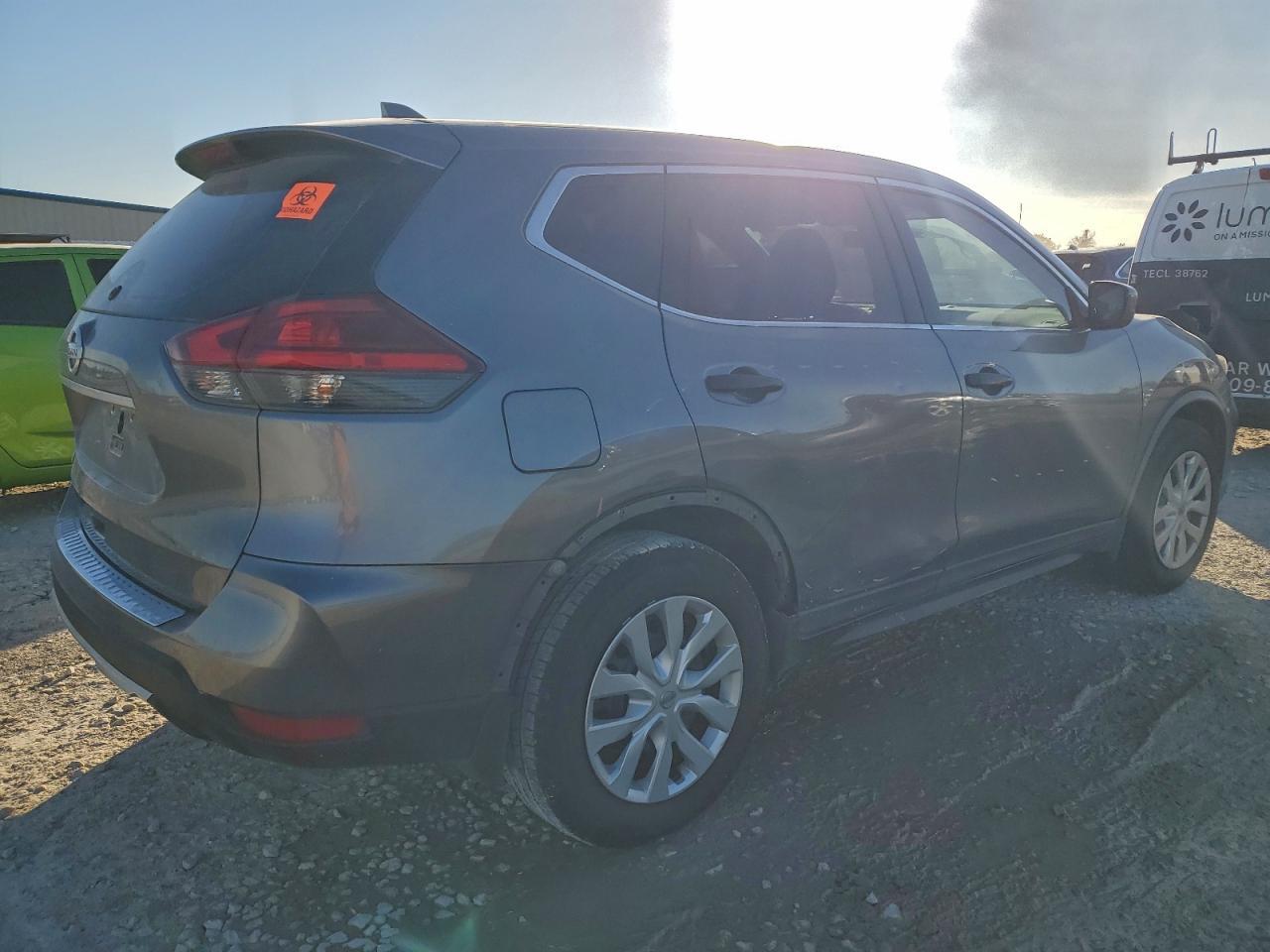 2017 Nissan Rogue S - Image 3