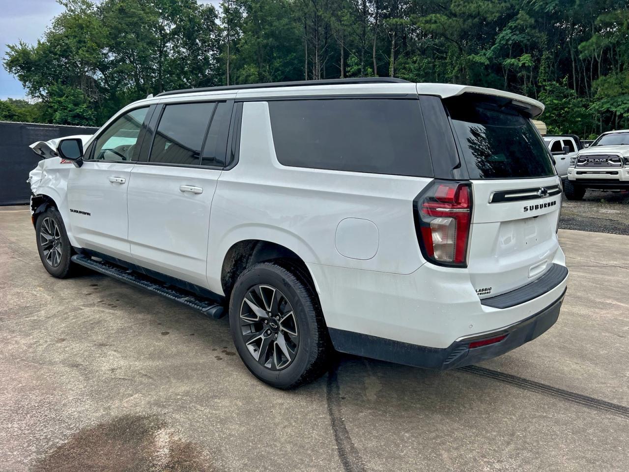 2022 Chevrolet Suburban K1500 Z71 - Image 3