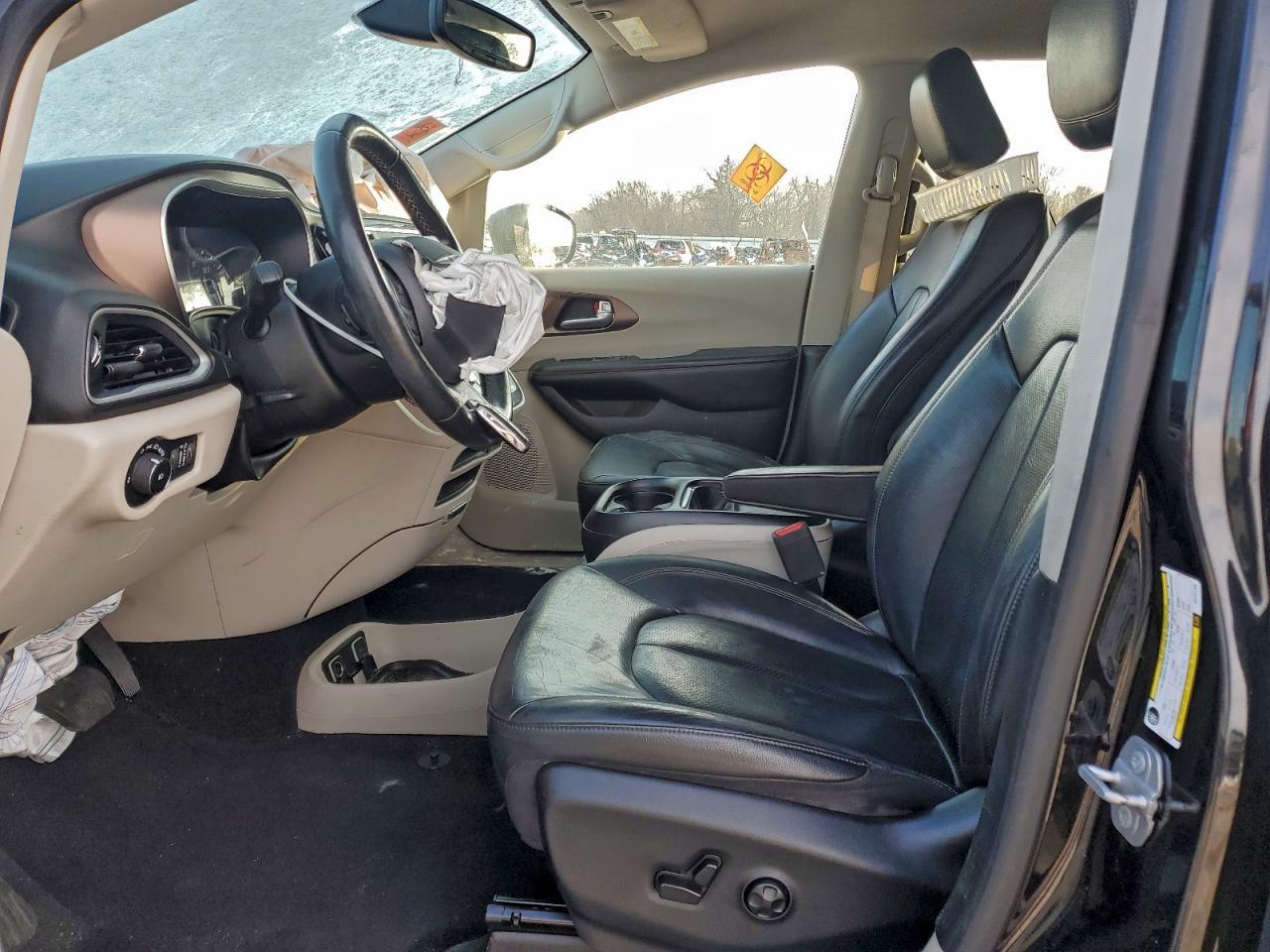 2019 Chrysler Pacifica Touring L - Image 7