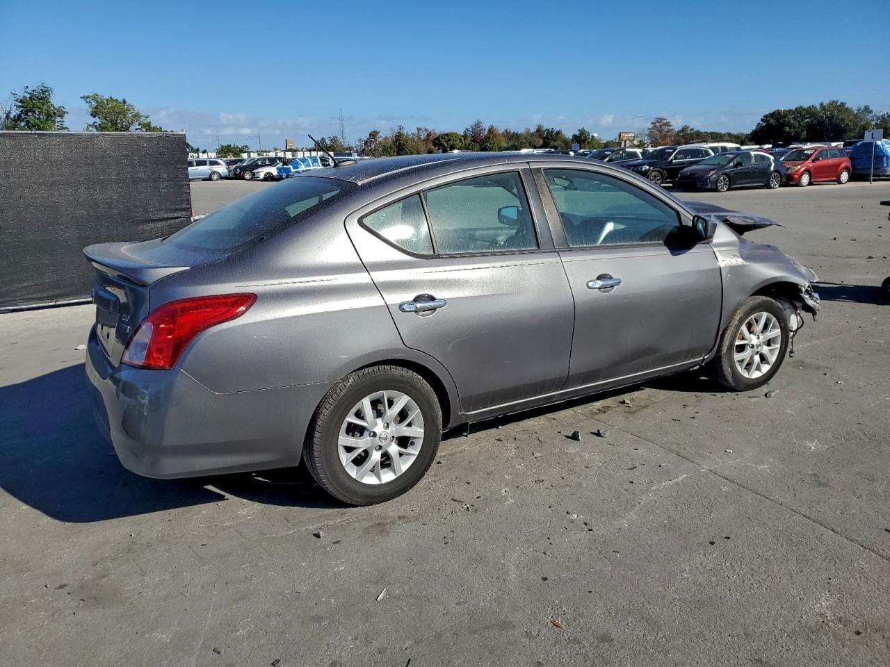 2018 Nissan Versa S - Image 3
