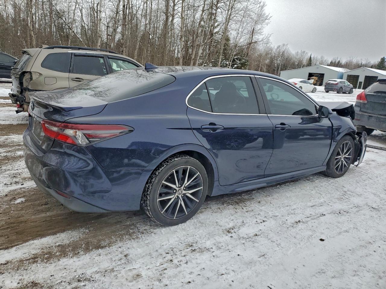 2021 Toyota Camry Se - Фото 3