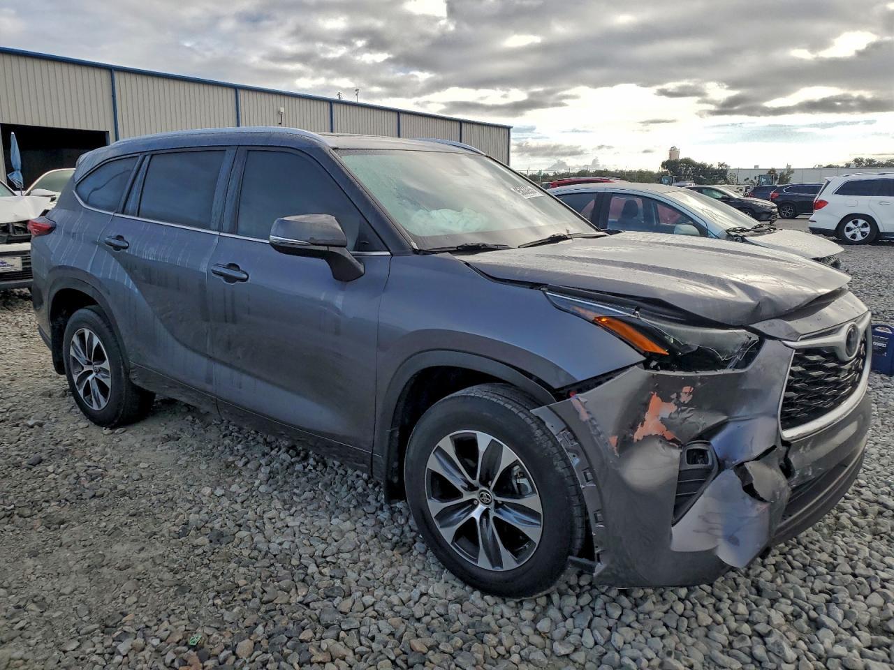 2024 Toyota Highlander Le - Image 4