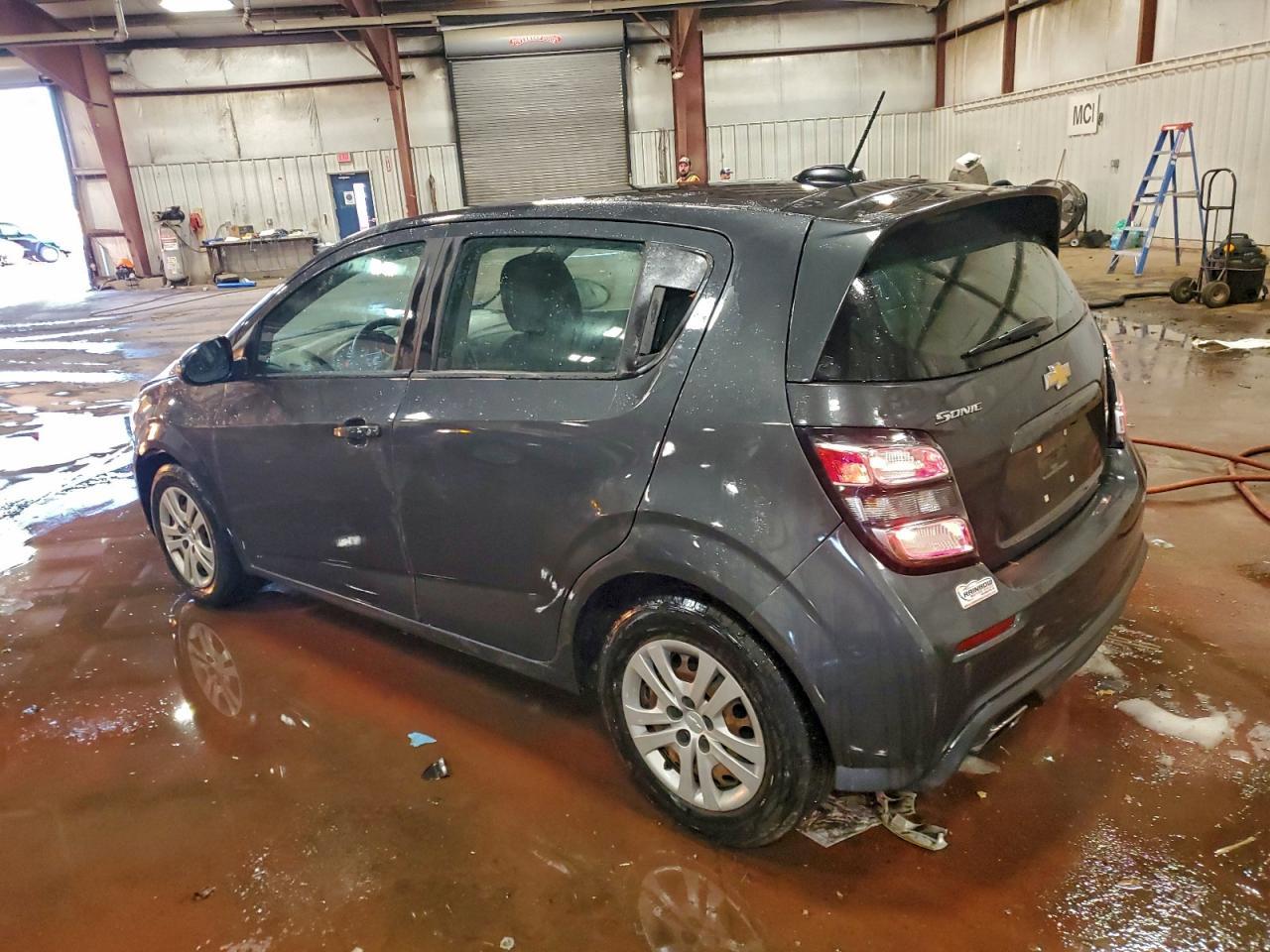 2020 Chevrolet Sonic - Фото 2