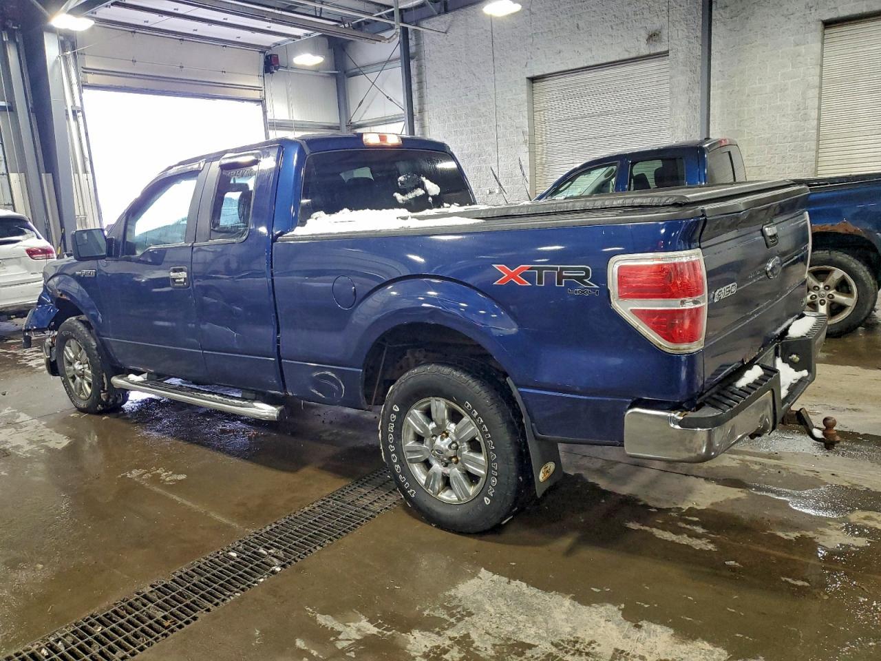 2011 Ford F150 Super Cab - Фото 2