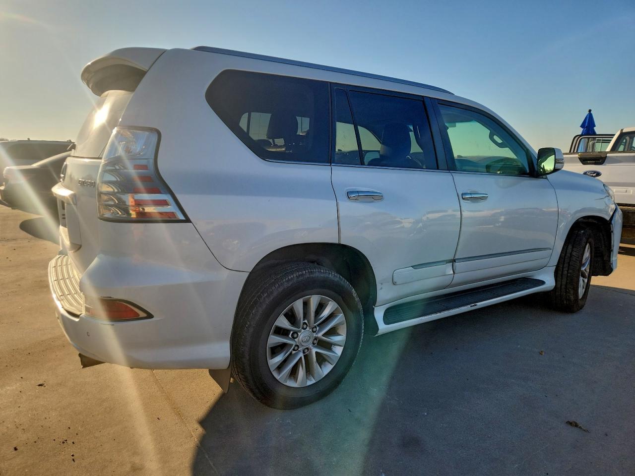 2017 Lexus Gx 460 - Image 3