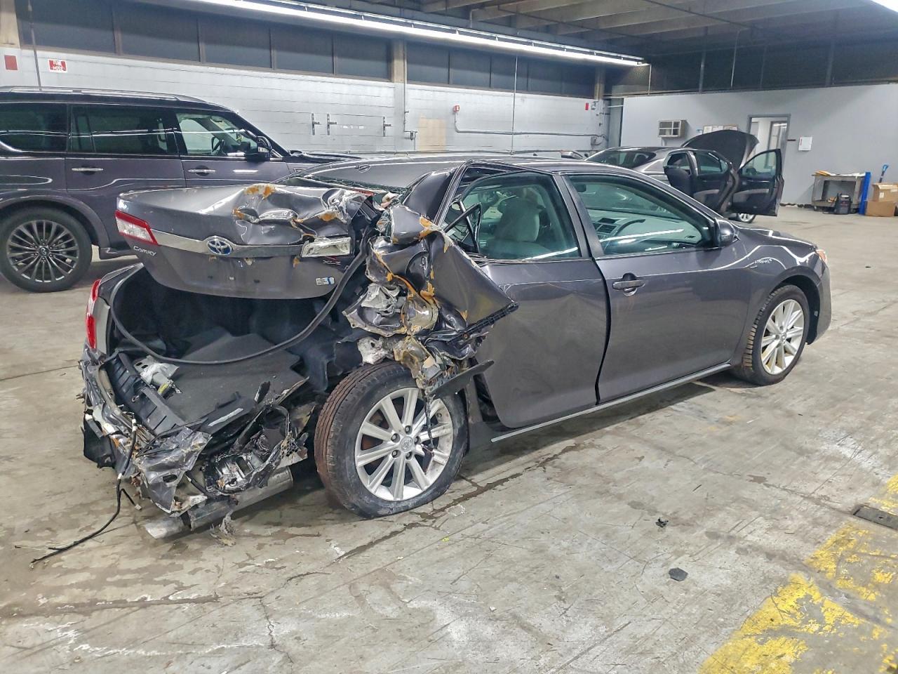2014 Toyota Camry Hybrid - Фото 3