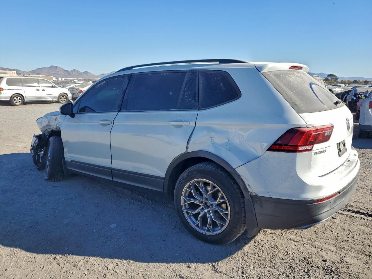 2018 Volkswagen Tiguan S - Фото 2
