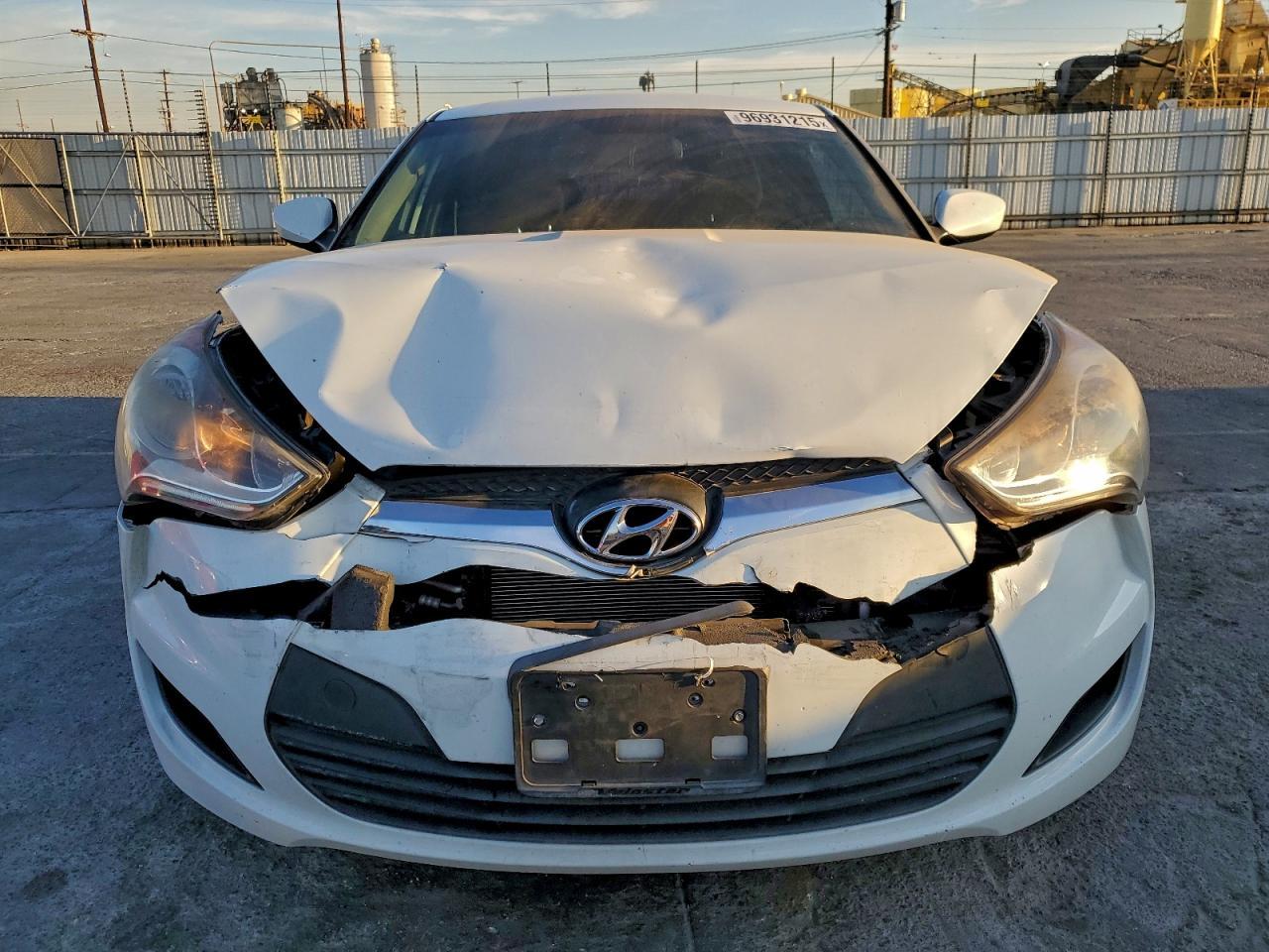 2015 Hyundai Veloster - Image 5