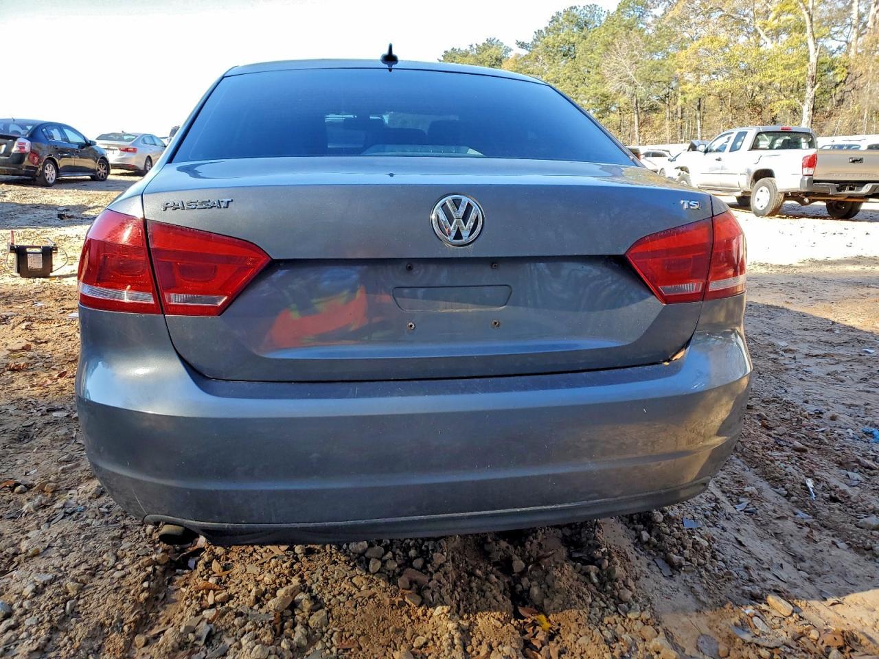 2014 Volkswagen Passat S - Фото 6