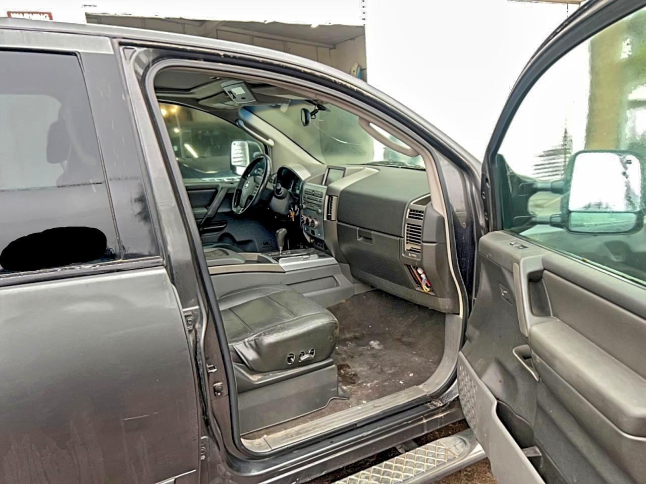 2005 Nissan Titan Xe - Image 5