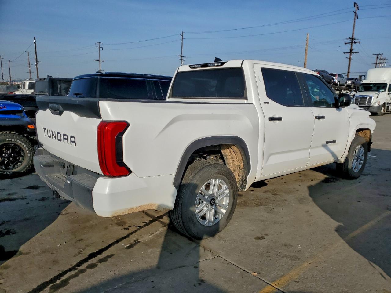 2025 Toyota Tundra Crewmax Sr - Image 3