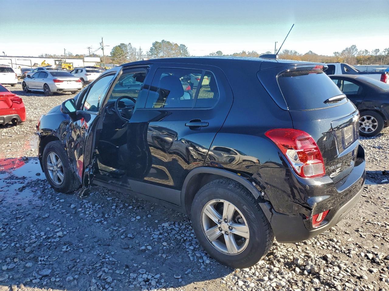 2022 Chevrolet Trax Ls - Фото 2