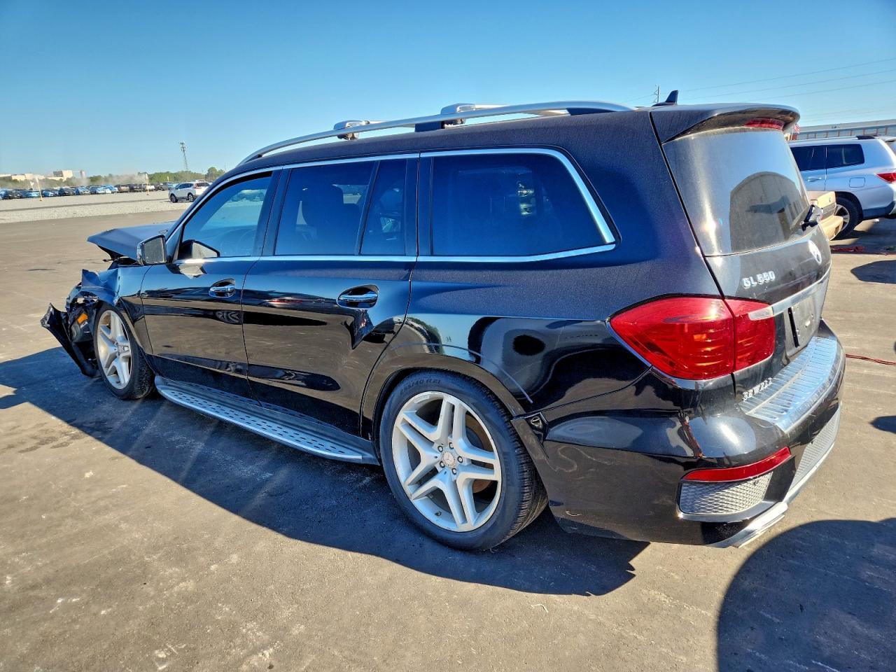 2016 Mercedes-Benz Gl 550 4Matic - Image 2