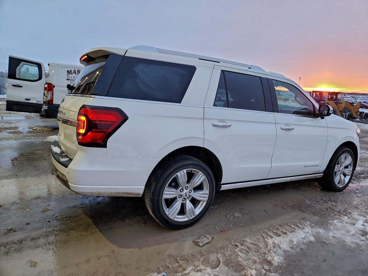 2023 Ford Expedition Platinum - Image 3