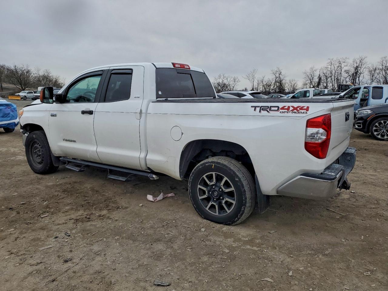 2017 Toyota Tundra Double Cab Sr - Фото 2