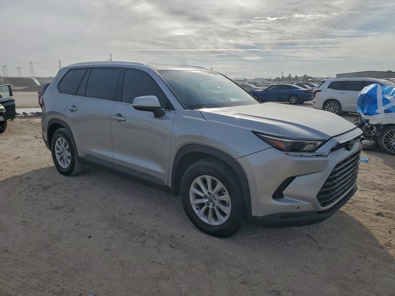 2024 Toyota Grand Highlander Xle - Image 4