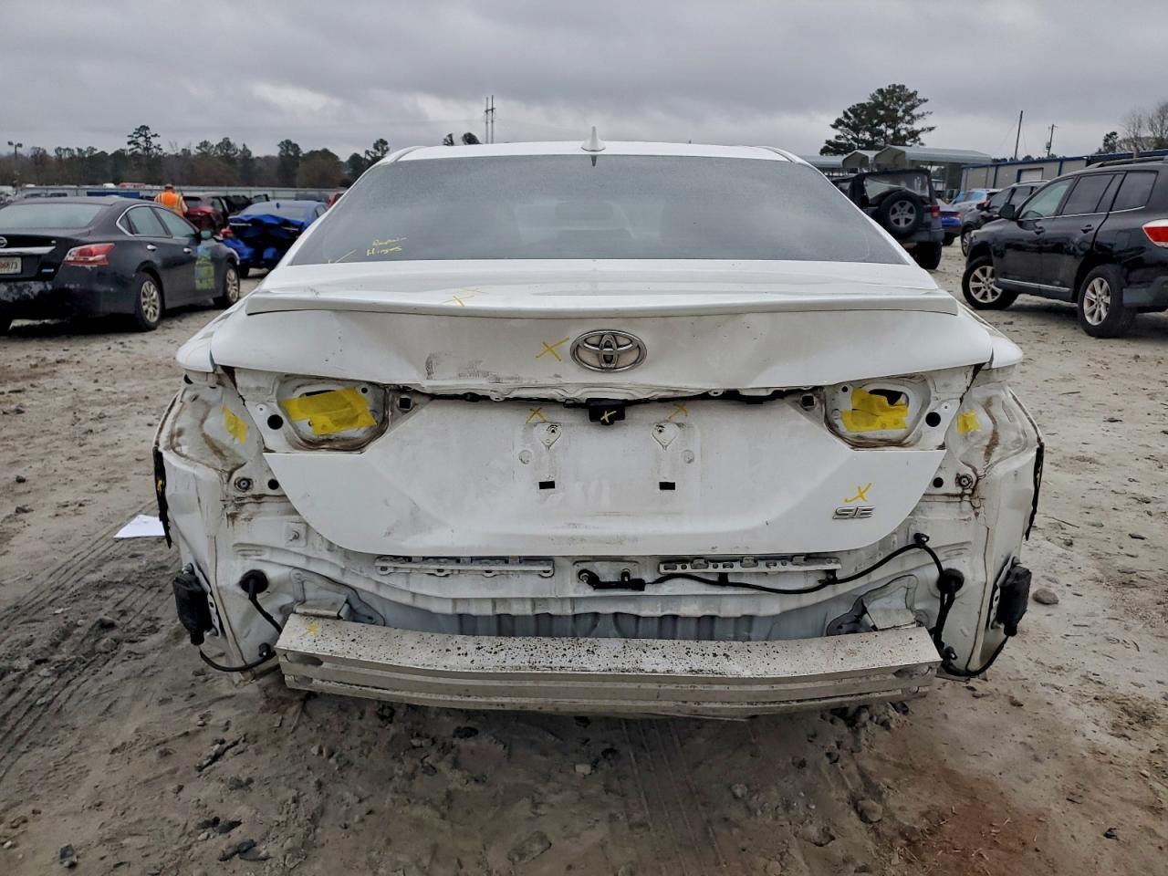 2020 Toyota Camry Se - Фото 6