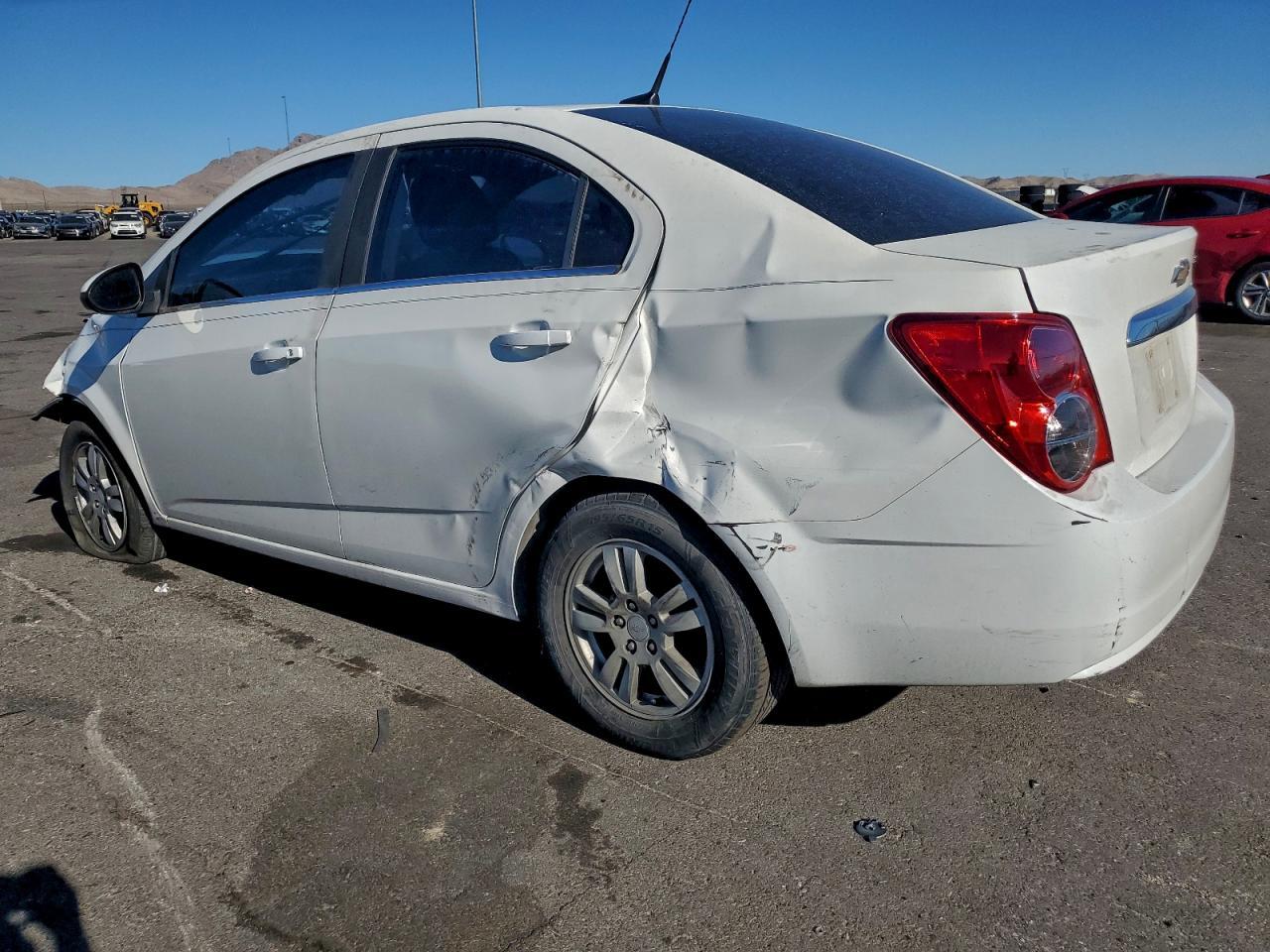 2014 Chevrolet Sonic Lt - Фото 2