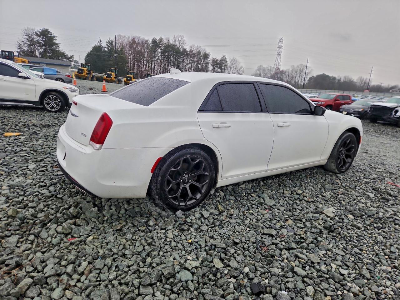 2019 Chrysler 300 Touring - Image 3