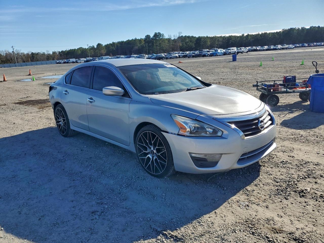 2015 Nissan Altima 2.5 - Image 4