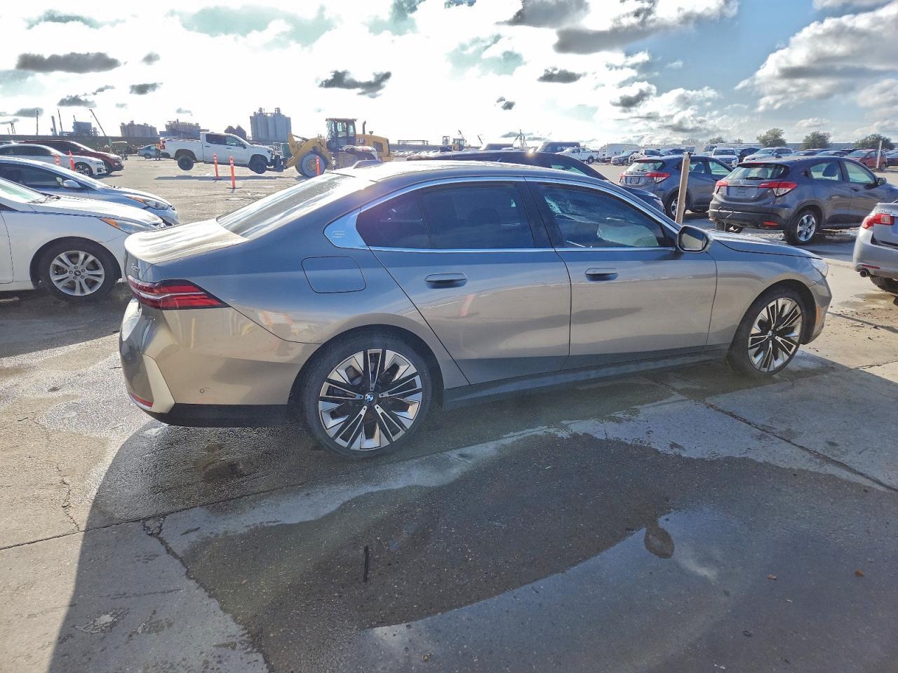 2024 BMW 530 I - Image 3