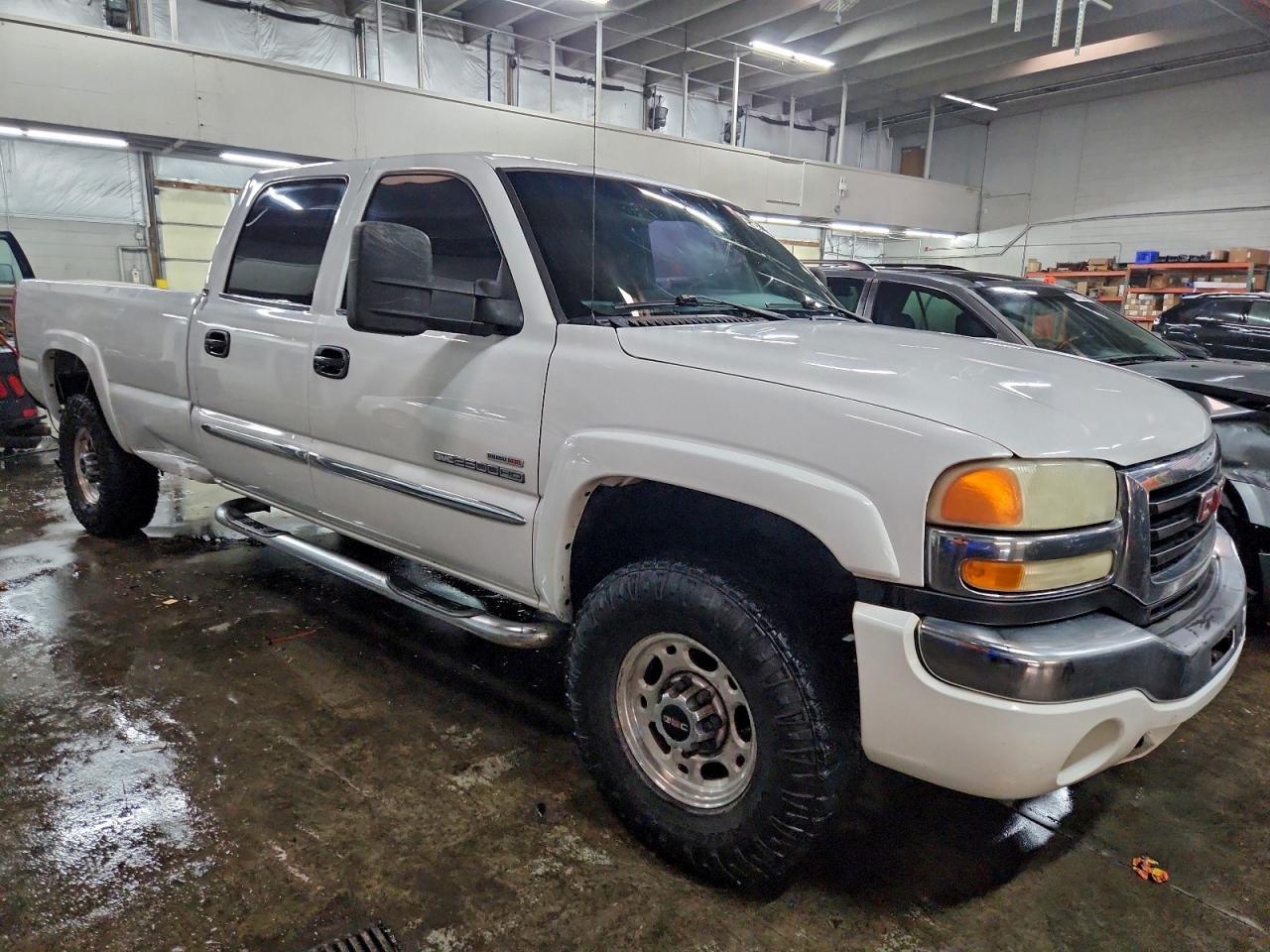 2003 GMC Sierra C2500 Heavy Duty - Image 4