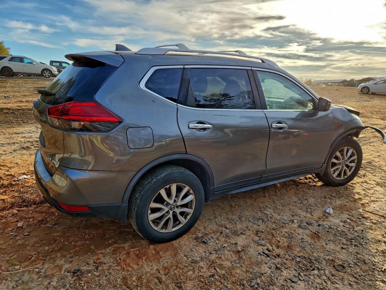 2017 Nissan Rogue S - Image 3