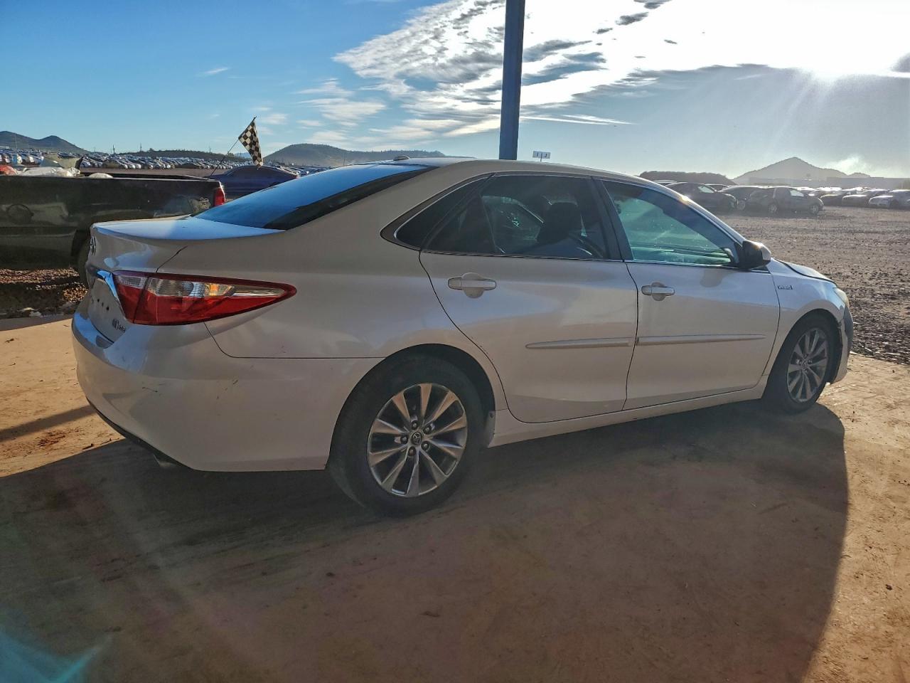 2015 Toyota Camry Hybrid - Фото 3