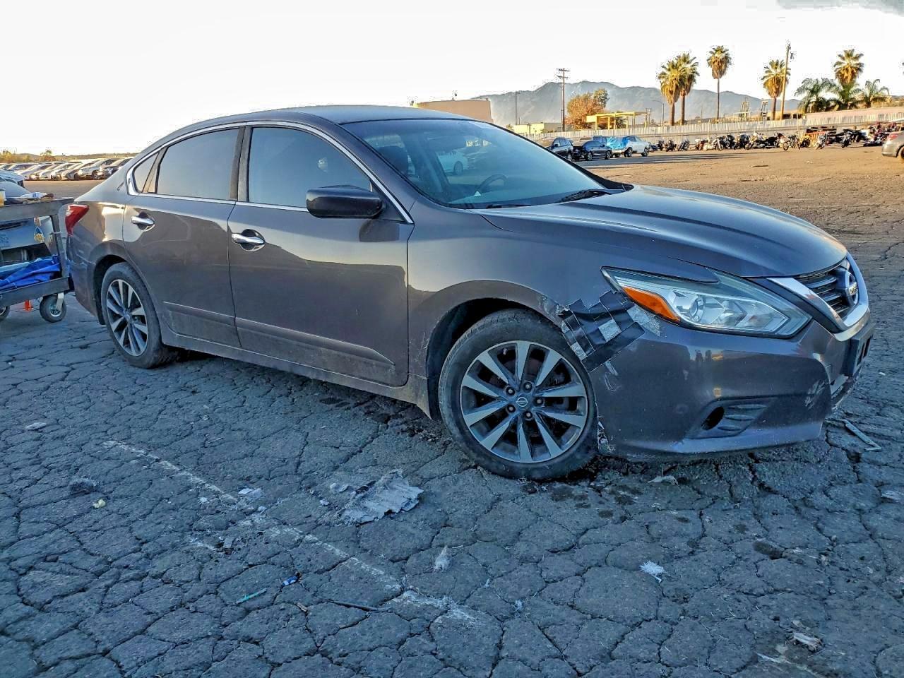 2016 Nissan Altima 2.5 - Image 4