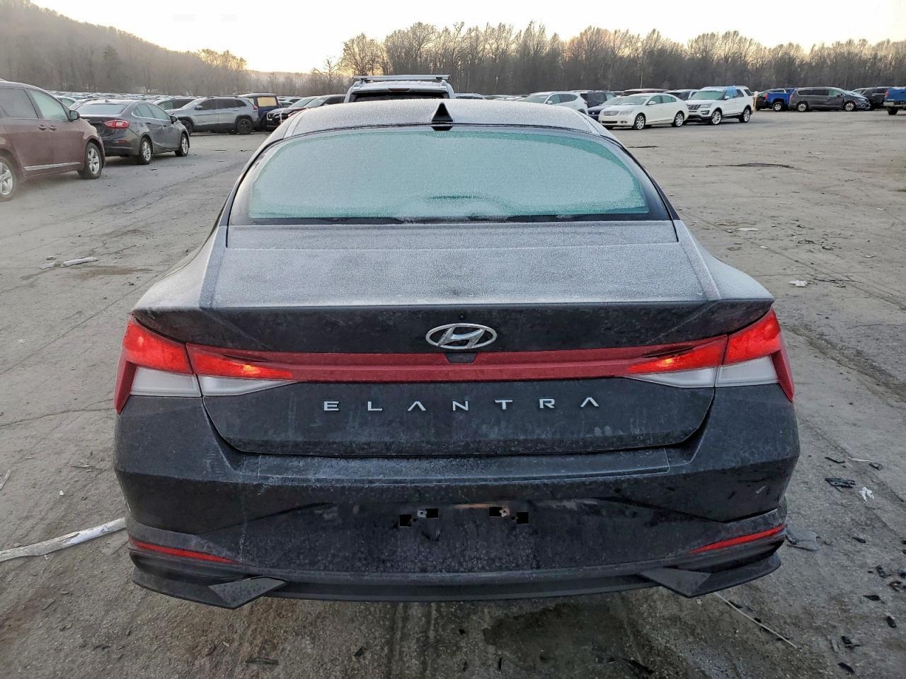 2023 Hyundai Elantra Se - Image 6