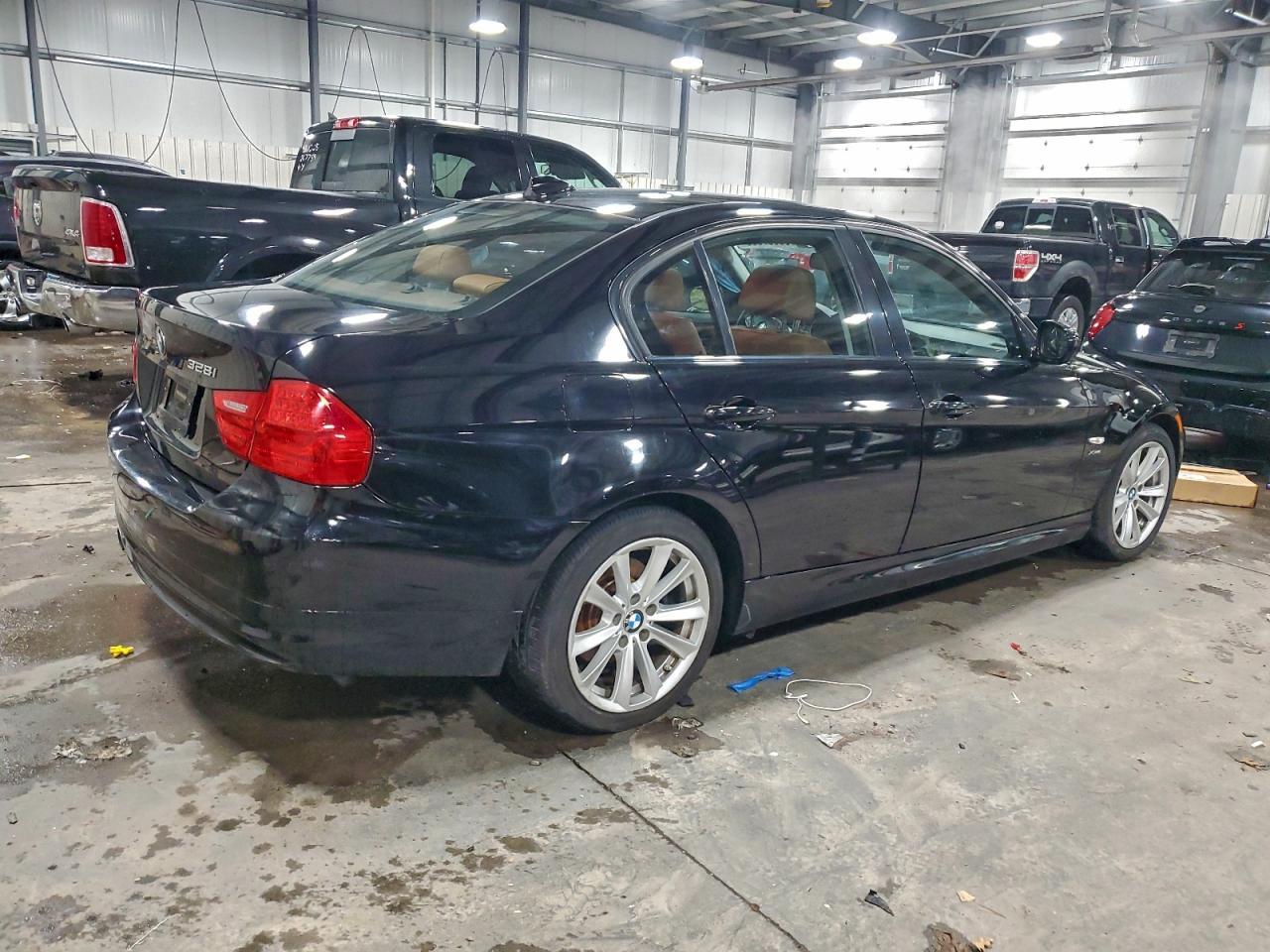 2011 BMW 328 Xi Sulev - Image 3