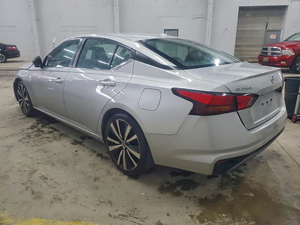 2021 Nissan Altima Sr - Фото 2