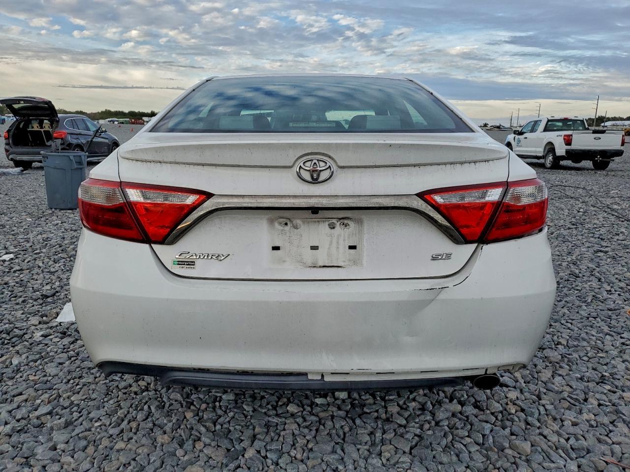 2017 Toyota Camry Le - Фото 6