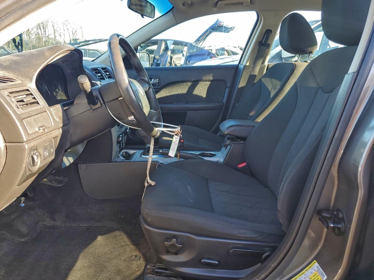 2010 Mercury Milan - Image 7