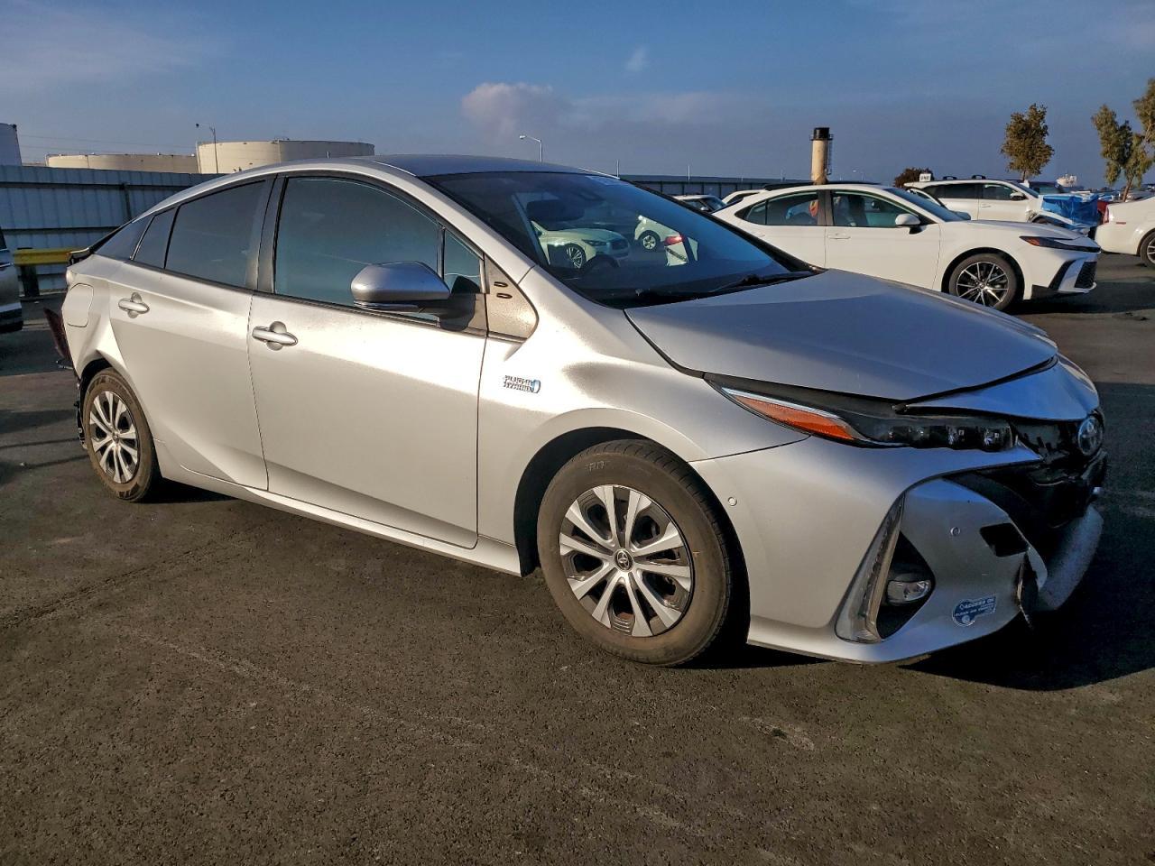 2021 Toyota Prius Prime Le - Image 4
