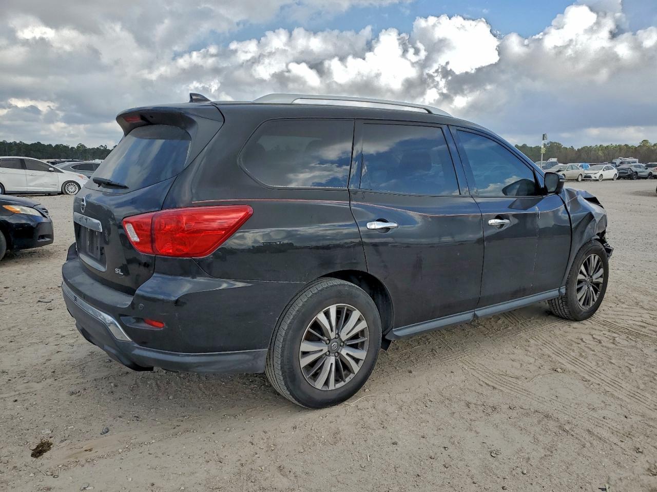 2019 Nissan Pathfinder S - Фото 3