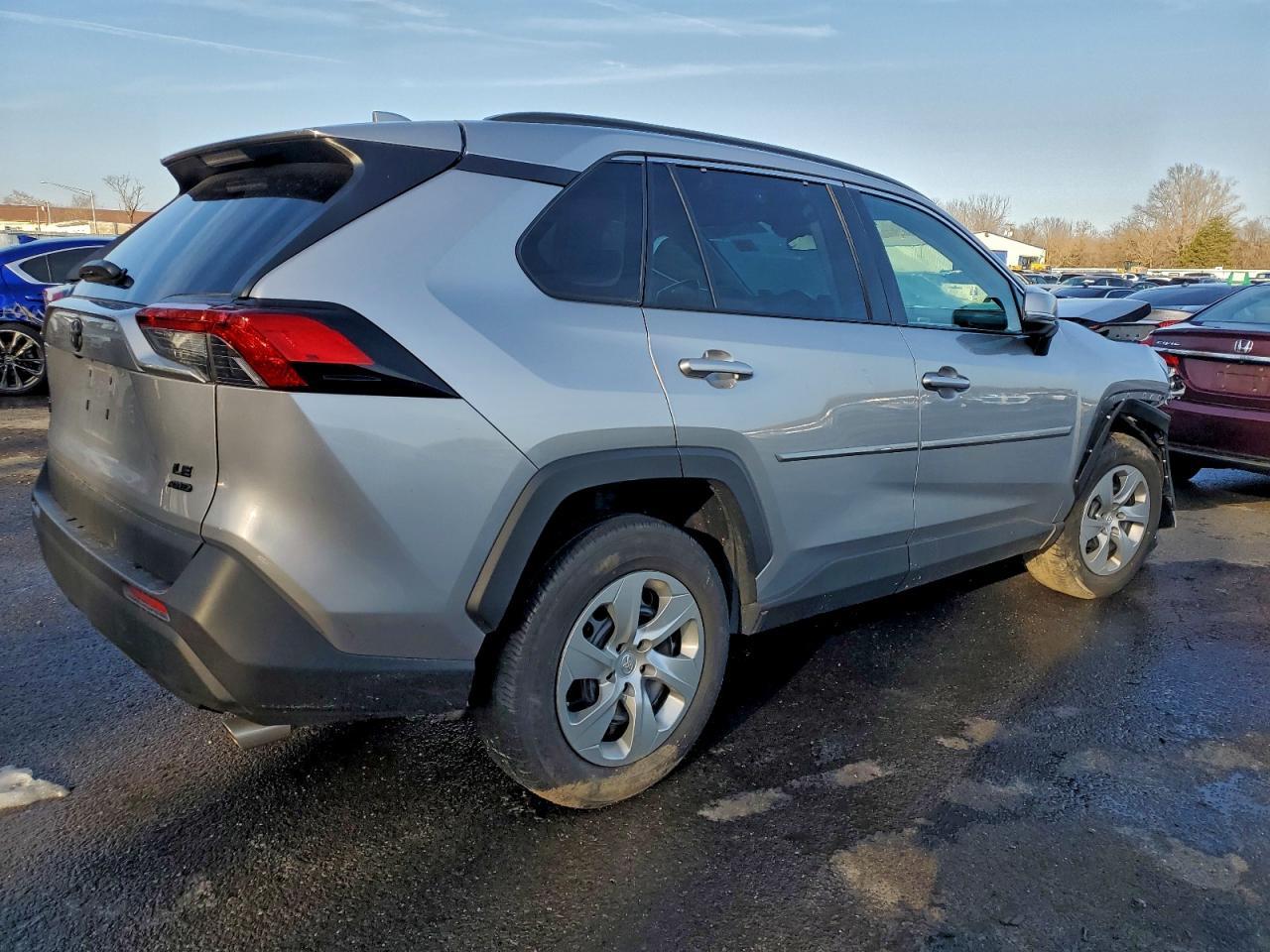 2021 Toyota Rav4 Le - Фото 3
