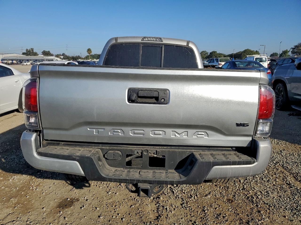 2018 Toyota Tacoma Double Cab - Image 6