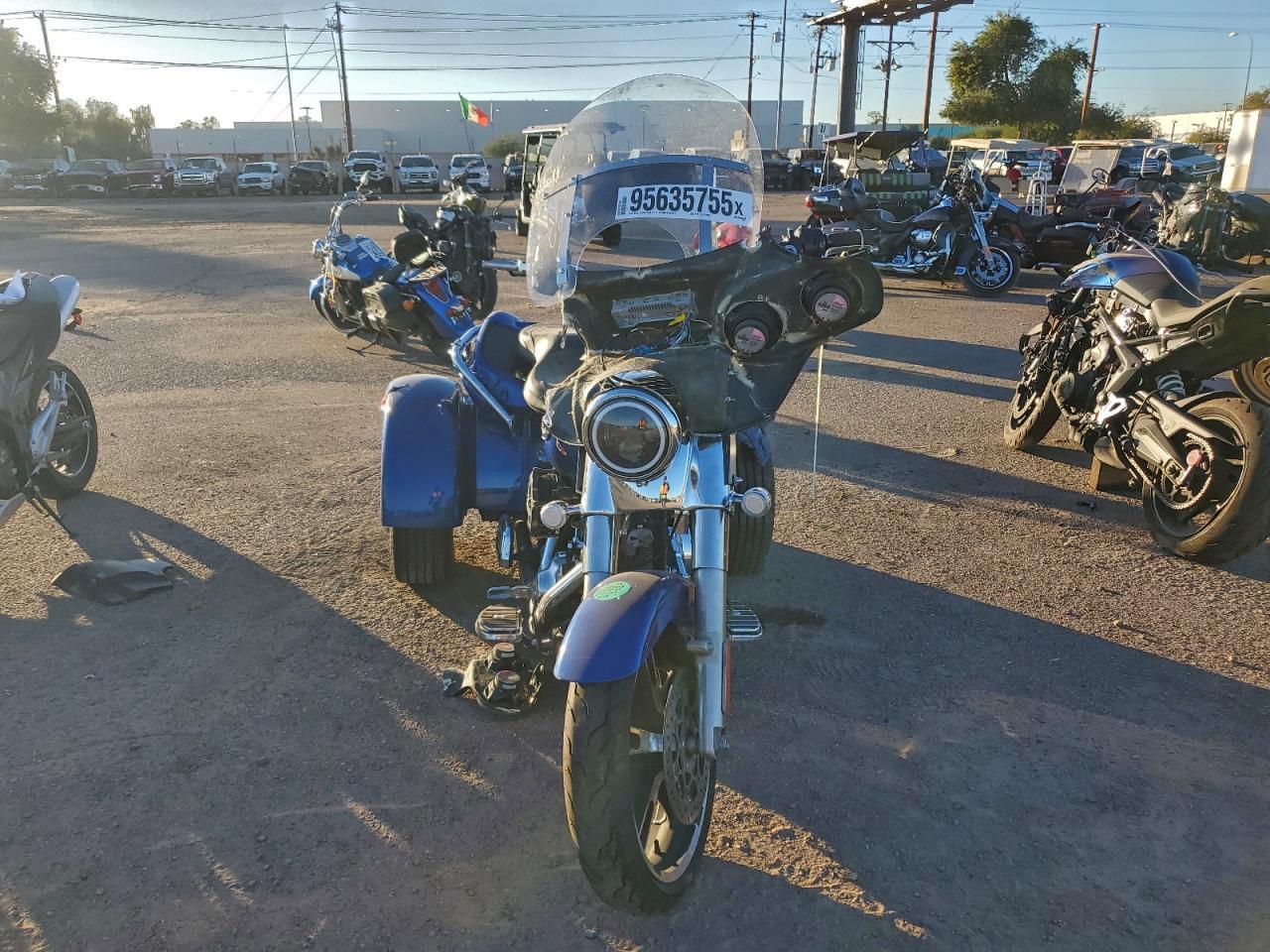 2015 Harley-Davidson Flrt Free Wheeler - Image 2