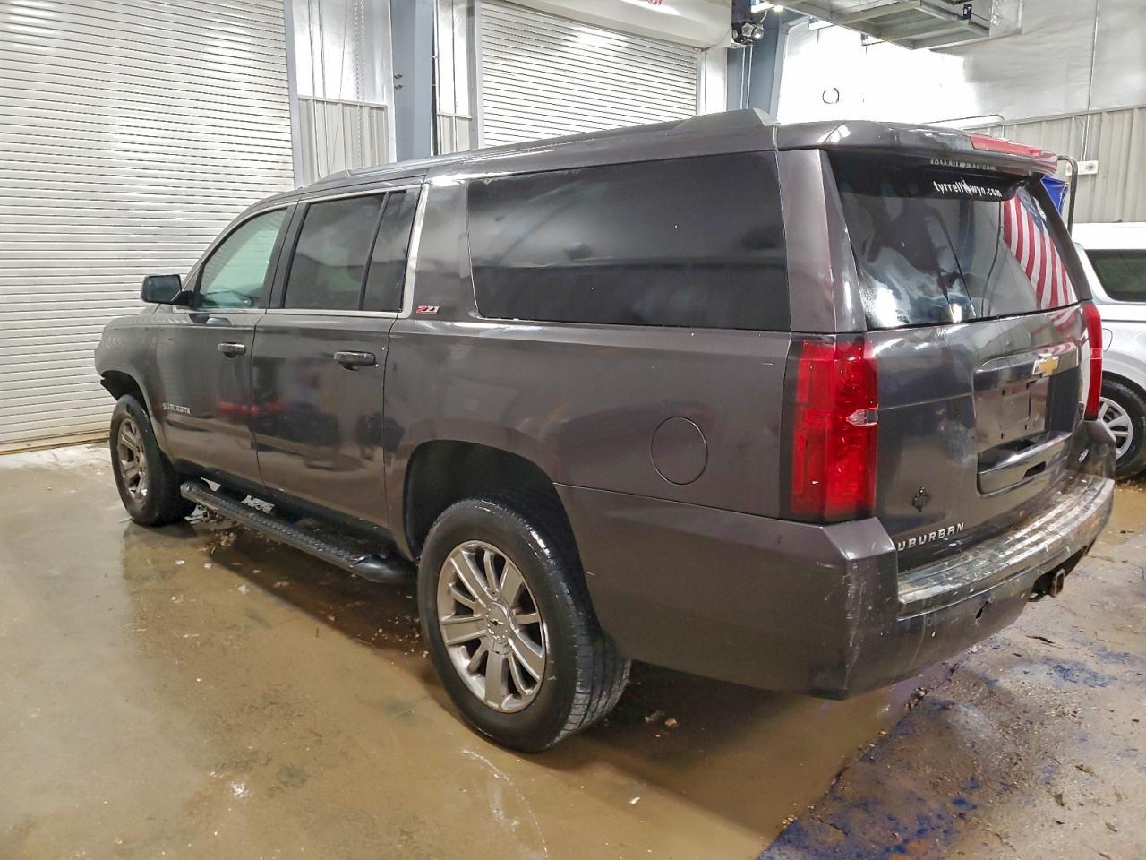 2017 Chevrolet Suburban K1500 Lt - Фото 2