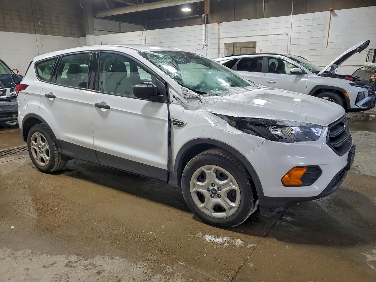 2019 Ford Escape S - Фото 4