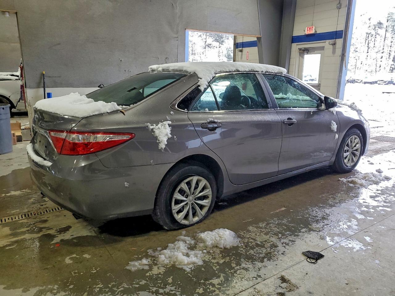 2017 Toyota Camry Le - Image 3