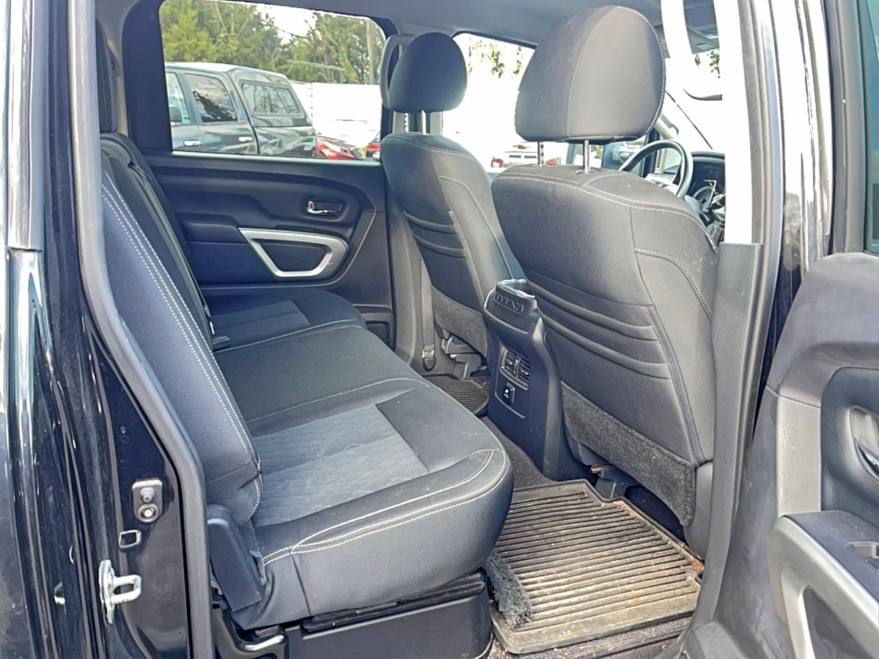 2017 Nissan Titan Sv - Image 6